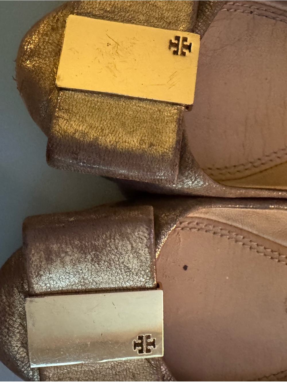 Tory Burch Gold Metallic Bow Flats with Logo Plaque Size 6.5 - Picture 5 of 7